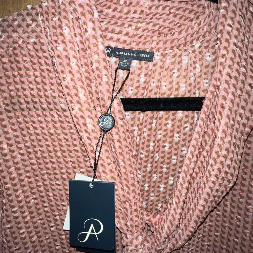 NWT Beautiful 3X tie neck blouse - Picture 5 of 6
